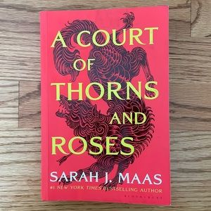A Court of Thorns and Roses - Paperback Book